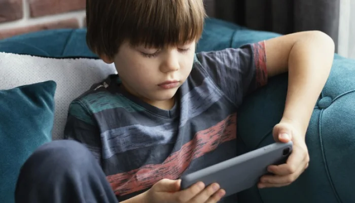 Mengatasi Kecanduan Gadget Pada Anak