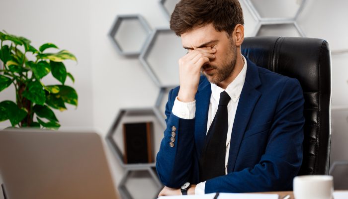 Ragu Pada Diri Sendiri dan Takut Gagal? Awas Impostor Syndrome