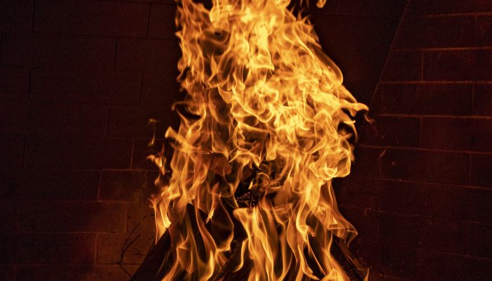 Suka Menyalakan Api ? Mungkin Anda Mengalami Ini